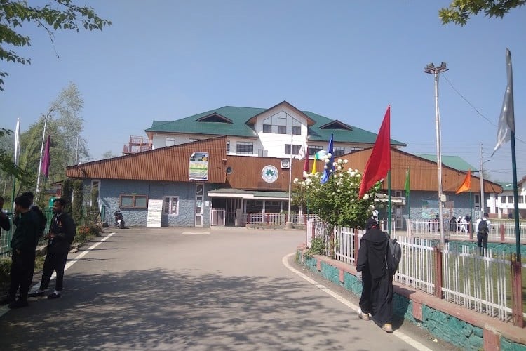 Abdul Ahad Azad Memorial Degree College, Srinagar