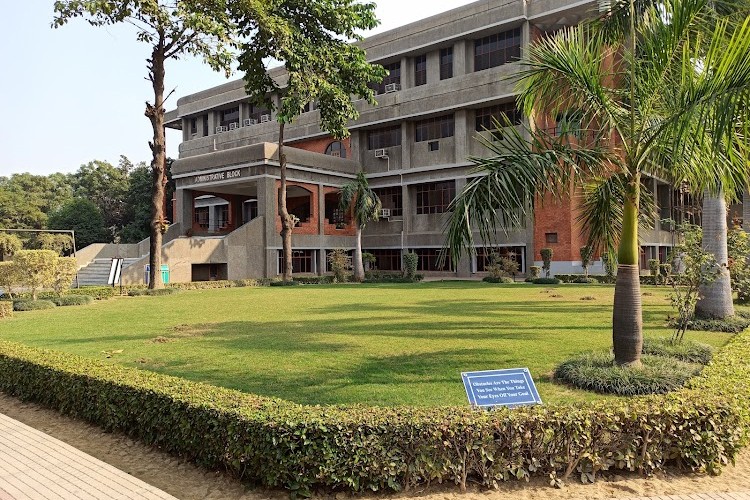 Ajay Kumar Garg Engineering College, Ghaziabad