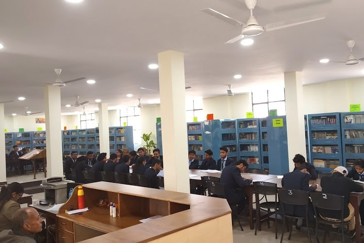 Dayanand Academy of Management Studies, Kanpur