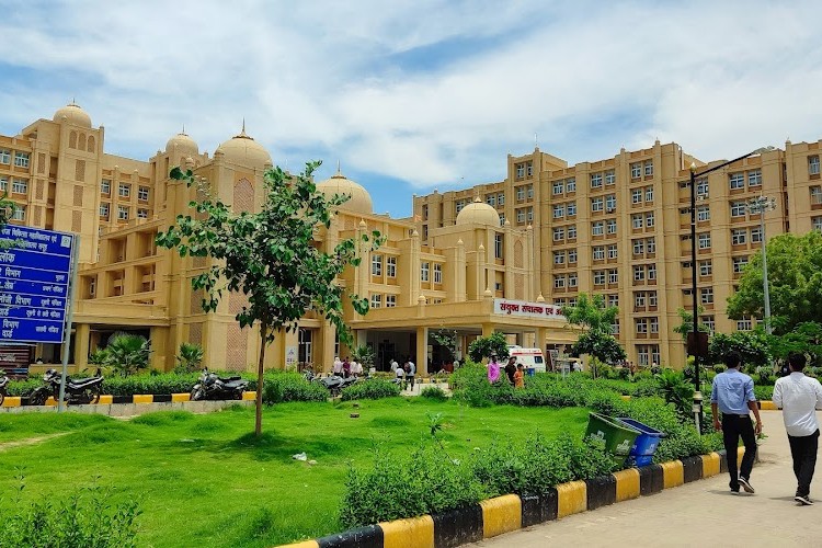 Gajra Raja Medical College, Gwalior