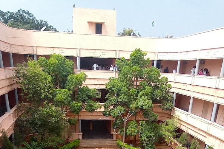 Global Institute of Engineering and Technology, Moinabad