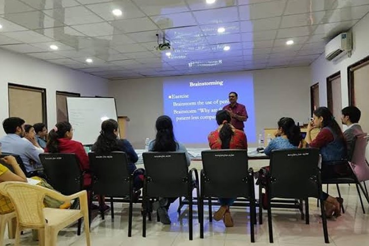 Hari Jyot College of Optometry, Navsari