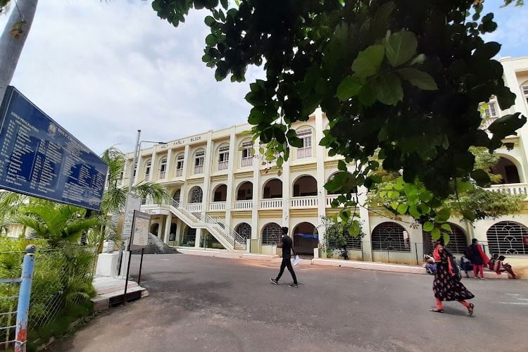 Holy Cross College (Autonomous), Tiruchirappalli