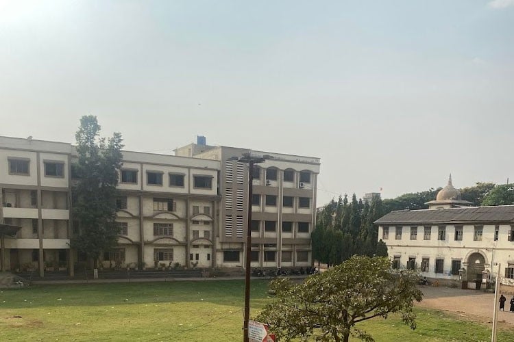 K.M.E. Society's G. M. Momin Women's College, Thane