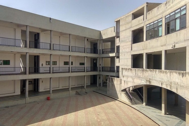 Smt. Laxmiben and Chimanlal Mehta Arts College, Ahmedabad