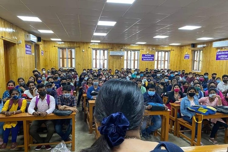 Maharaja Manindra Chandra College, Kolkata