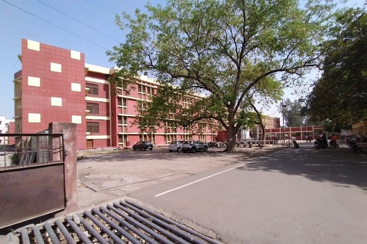 Maharani Laxmi Bai Medical College, Jhansi