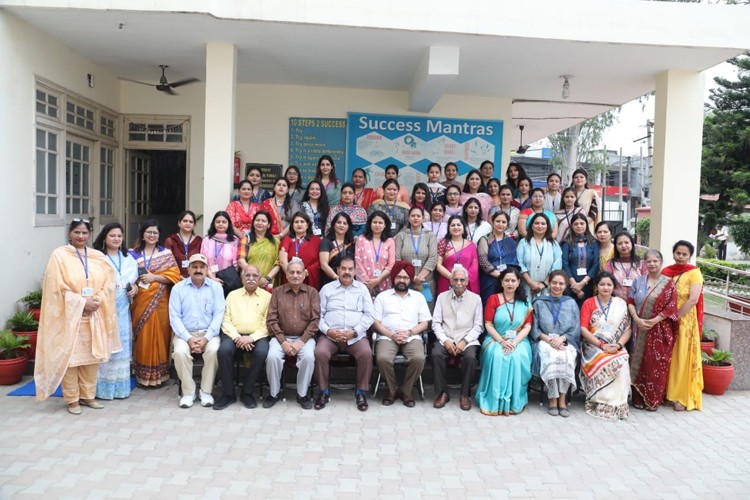 Pandit Mohan Lal SD College for Women, Gurdaspur