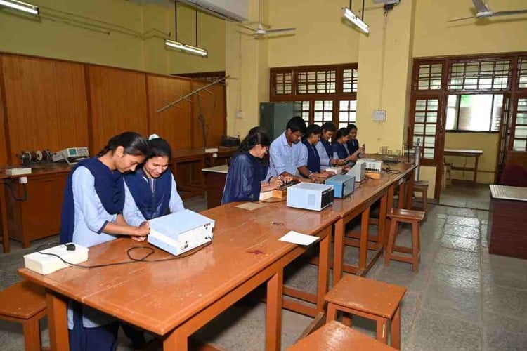 Pratap College, Jalgaon