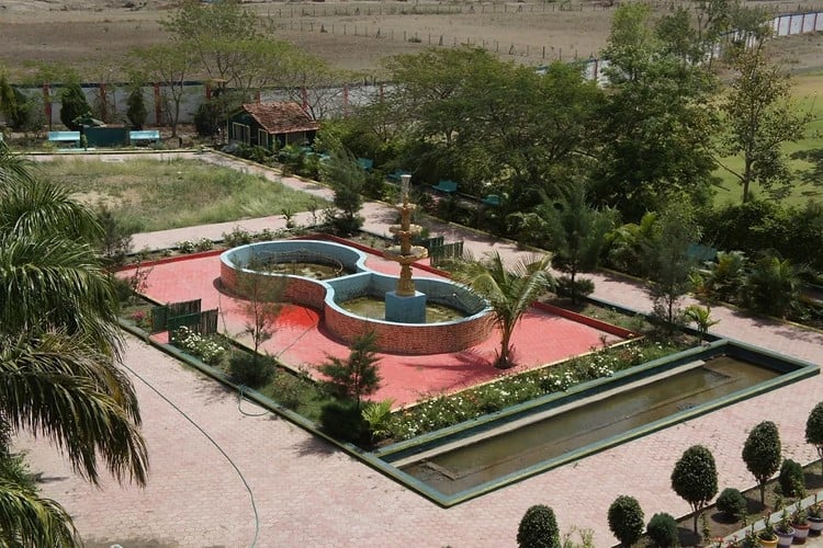 Royal Institute of Management & Advanced Studies, Ratlam