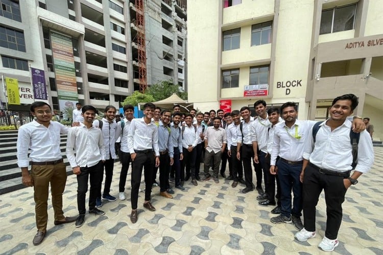 Silver Oak School of Commerce, Ahmedabad