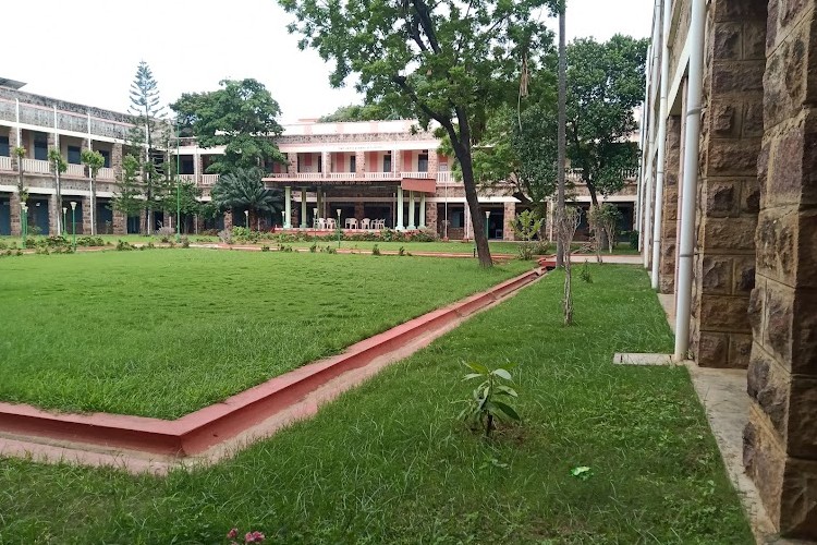 Sir C R Reddy College, Eluru