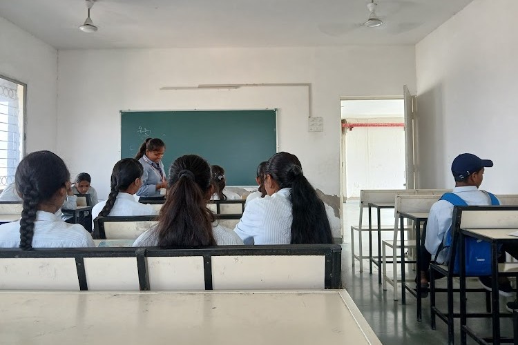 Sudha Sureshbhai Maniar College of Computer and Management, Nagpur